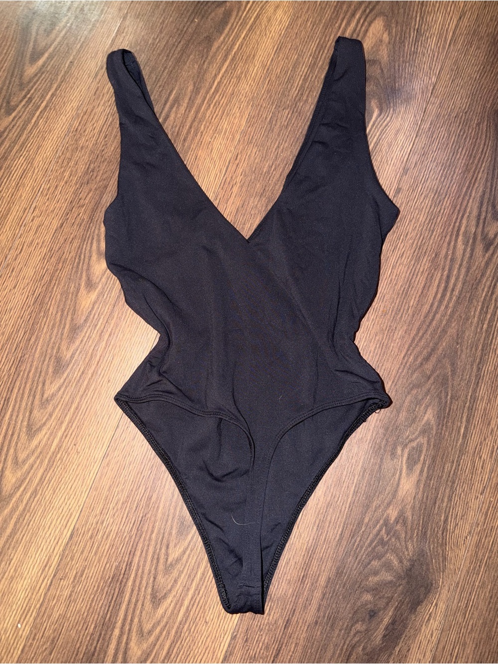 Aritzia Babaton Black Womens V-Neck Bodysuit